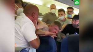 Пассажиры летящего на Ибицу самолета подрались из-за маски