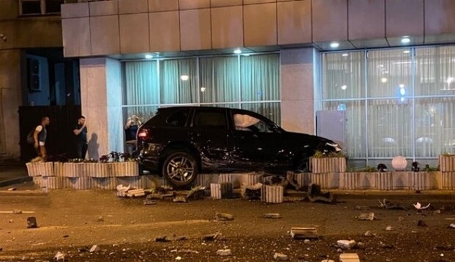 Пьяный мажор на Porsche Cayenne устроил жуткое ДТП возле Kharkiv Palace (видео)