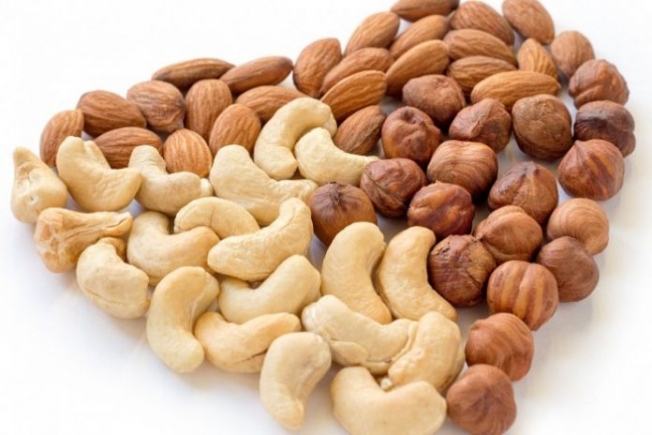 Вчені: вживання горіхів два рази в тиждень допомагає знизити ризик серцевого нападу
