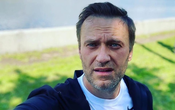 Появилось первое фото Навального из больницы