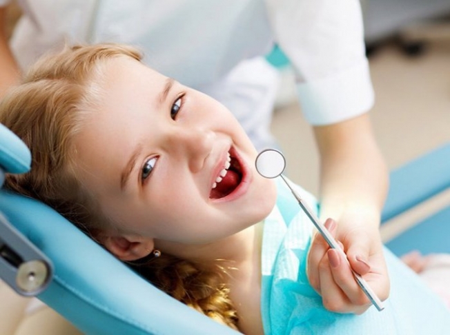 Лечение молочных зубов у детей: на что обратить внимание