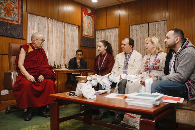 Далай-лама вперше поспілкується з харків’янами