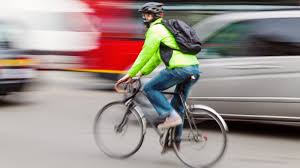 Кабмин внес новшества в ПДД, которые касаются велосипедистов, поездок в такси и пешеходов

