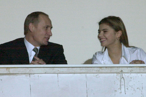 Алина Кабаева получает сотни миллионов в год, а друзья Путина дарят недвижимость ее семье