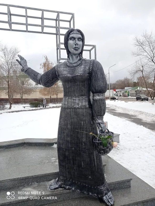Нашелся покупатель на напугавший и рассмешивший всех российский памятник «Аленка»
