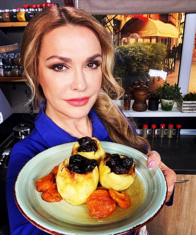 Ольга Сумская восхитила сеть красотой и поделилась рецептом необычного десерта