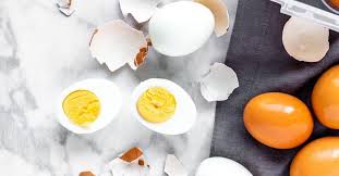 Как правильно чистить яйца, чтобы скорлупа не крошилась