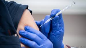 В Украине уже есть первый вакцинированный от коронавируса: Кто этот человек