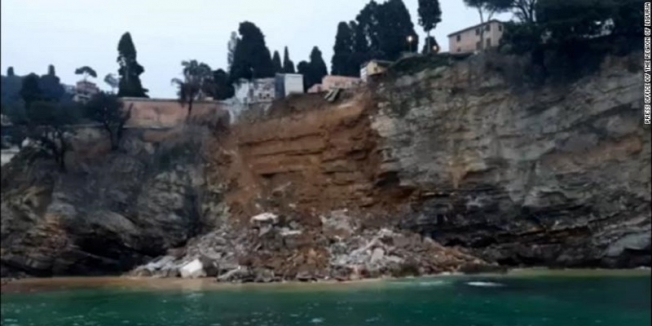 Оползень в провинции Генуя стал причиной разрушения местного кладбища и падения гробов в море – фото, видео