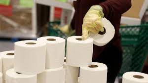 Из-за пандемии COVID-19 миру грозит дефицит туалетной бумаги