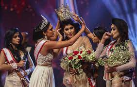 Конкурс красоты на Шри-Ланке закончился скандалом: с головы победительницы сорвали корону и передали ее конкурентке