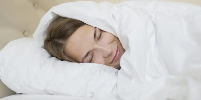 Почему спать на животе – плохая идея