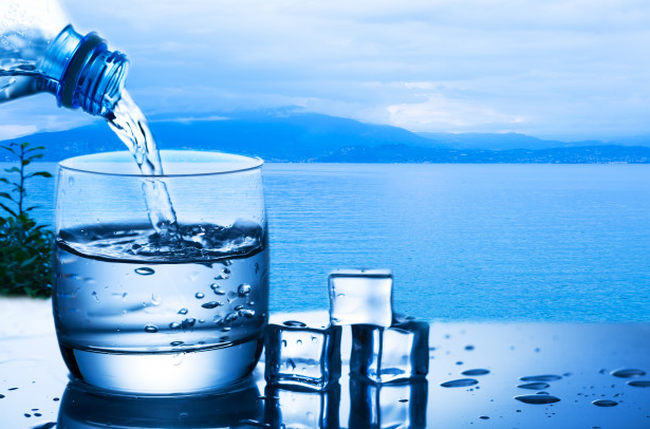 В чем разница между артезианской и минеральной водой