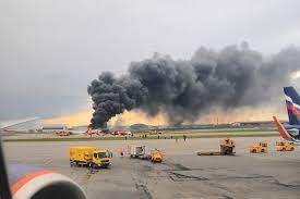 В России после жесткой посадки загорелся самолет