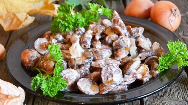 Смажені гриби зі сметаною: ароматний рецепт