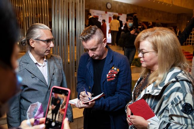 У Харкові відбулася прем’єра опери Алли Загайкевич «Вишиваний. Король України» на лібрето Жадана. Це перша сучасна опера на матеріалі національно-визвольних змагань