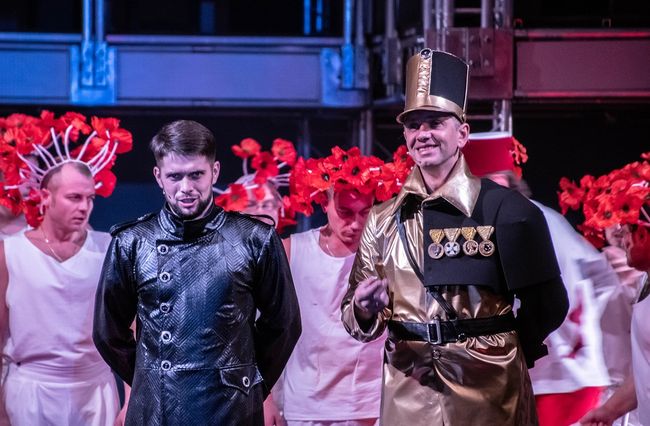 У Харкові відбулася прем’єра опери Алли Загайкевич «Вишиваний. Король України» на лібрето Жадана. Це перша сучасна опера на матеріалі національно-визвольних змагань