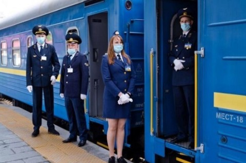Новые правила перевозок: в поезда в первый день не пустили 18 украинцев