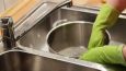 5 вещей, которые нельзя делать, когда моете посуду вручную
